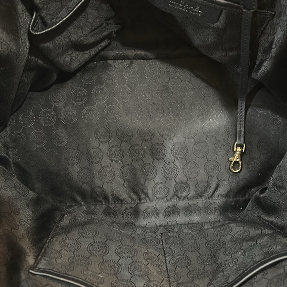 Michael Kors Large Travel Saffiano Leather Tote Snake Print and Black - Picture 5 of 6